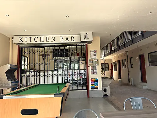 Kitchen Bar & Pool